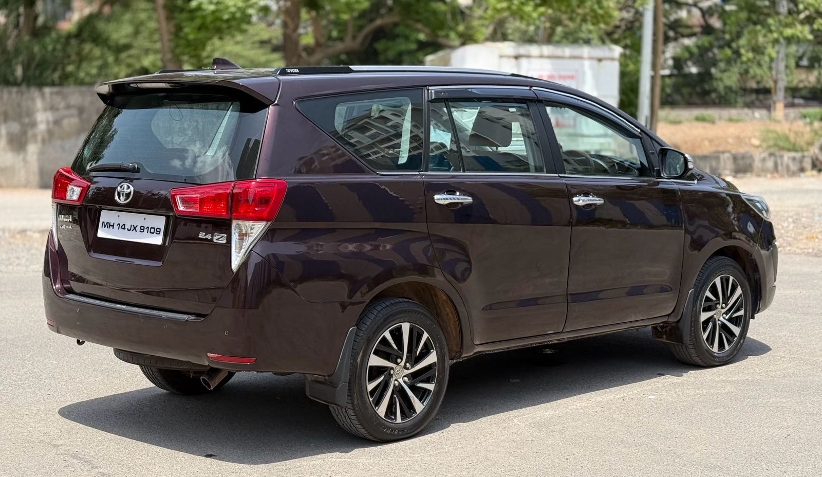 Innova Crysta Auto 2.4 Z
